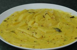 Aloo Palda (Potatoes in yogurt gravy)