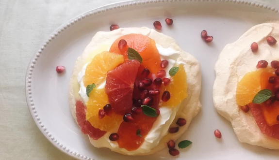 Pavlova with Winter Fruits